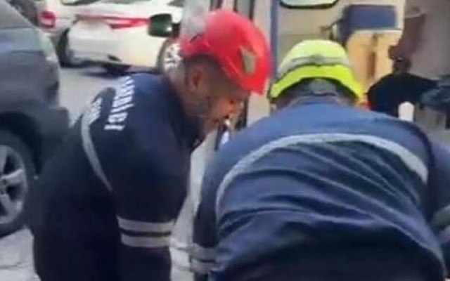 Cəlilabadda yük avtomobilinin altında qalan sürücü xilas edildi